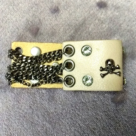 Skull & Bones bracelet with rhinestones and chains.  Snap closure, leather. - Picture 5 of 6
